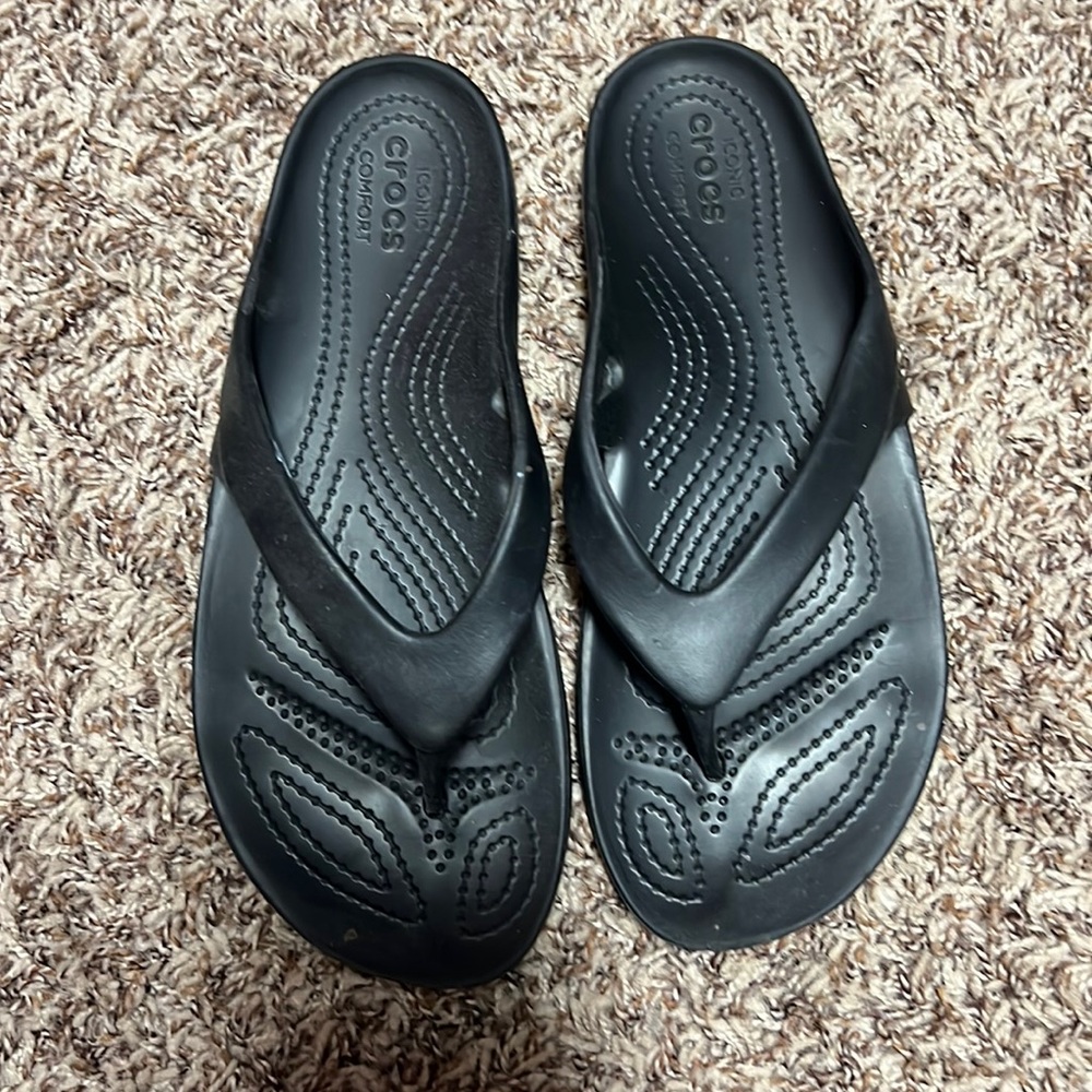 Women’s crocs flip-flops